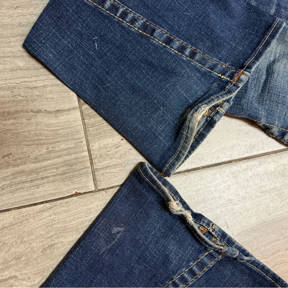 True Religion Blue Jeans with Distinctive Stitching - Picture 11 of 11